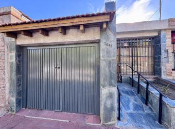 Casa · 83m² · 3 Ambientes · 1 Cochera · Casa en Venta, Godoy Cruz, a Reciclar