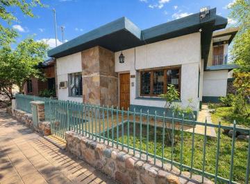 Casa · 195m² · 7 Ambientes · 2 Cocheras · Venta Casa en Dorrego, Guaymallen