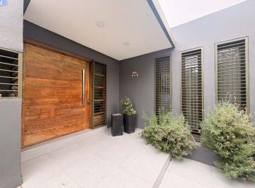 Casa · 250m² · 5 Ambientes · 3 Cocheras · Venta Casa Cruz de Piedra, Maipu