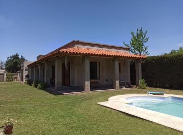 Casa · 216m² · 5 Ambientes · 2 Cocheras · Venta Casa 4 Hab Barrio Privado Los Cerezos Maipu