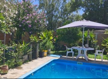 Casa · 95m² · 3 Ambientes · 1 Cochera · Venta Casa 3 Amb. Quincho Pileta Cochera Impecable