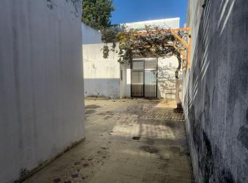 Casa · 143m² · 4 Ambientes · Oportunidad! Casa en Lote Propio de 248 m²