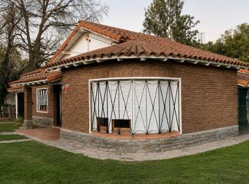 Casa · 128m² · 5 Ambientes · 1 Cochera · Casa Quinta - Venta - Longchamps