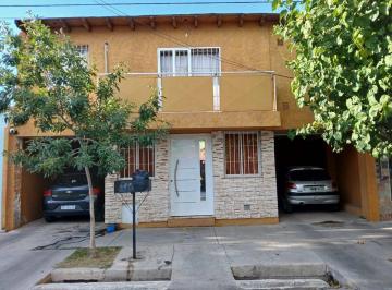 Casa · 196m² · 8 Ambientes · 2 Cocheras · Casa de 5 Dorm.. Apta Credito. Chimbas