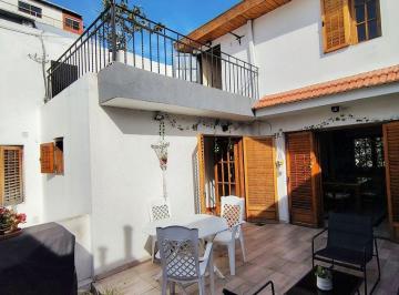 Casa · 265m² · 8 Ambientes · 1 Cochera · Venta 2 Casas con Entrada Indep Cochera Flores