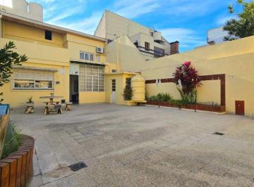 Casa · 242m² · 5 Ambientes · 1 Cochera · Casa Venta 5 Ambientes Cochera Patio Versailles