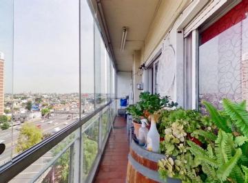 Departamento · 104m² · 4 Ambientes · 1 Cochera · Apto Credito con Cochera y Balcón Versalles