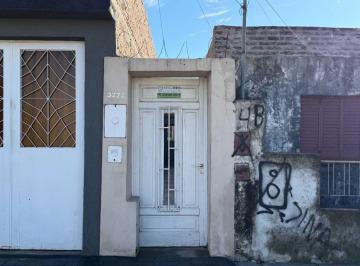 Casa · 80m² · 3 Ambientes · Pasiilo en Venta, 2 Dorm. (Las Delicias)