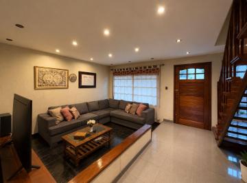 PH · 160m² · 5 Ambientes · 1 Cochera · Venta PH 5 Ambientes Wilde Pileta Cochera