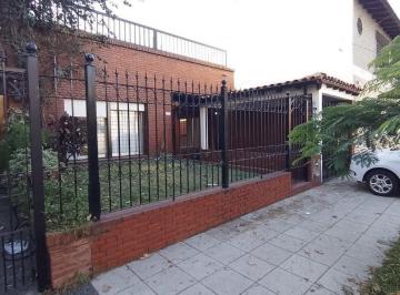Casa · 65m² · 3 Ambientes · 1 Cochera · Casa 3 Amb Venta Wilde Cochera Patio Quincho Tza