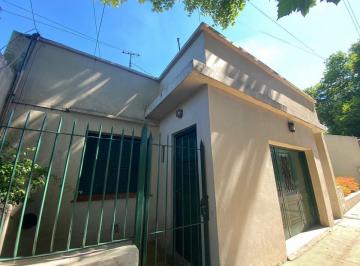 Casa · 175m² · 8 Ambientes · 1 Cochera · Casa 6 Ambientes Venta!temperley Este