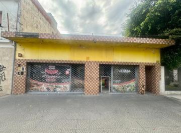 Local comercial · 180m² · Local con Vivienda en Temperley