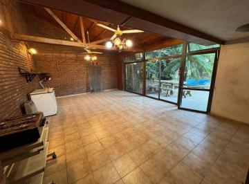 Casa · 251m² · 5 Ambientes · 2 Cocheras · Venta Casa 5 Ambientes Berazategui