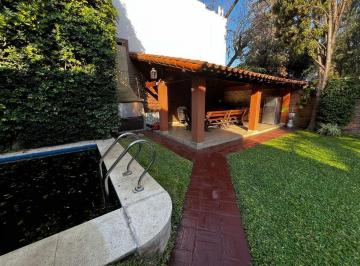 Casa · 196m² · 4 Ambientes · 1 Cochera · Casa 4 Ambientes con Quincho y Pileta Ciudad Evita