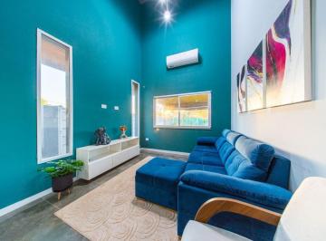 Casa · 240m² · 5 Ambientes · 2 Cocheras · Casa en Venta Tres Dorm. Apta Crédito