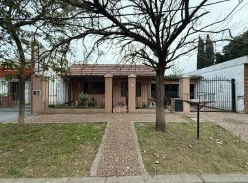 Casa · 184m² · 5 Ambientes · 2 Cocheras · Venta Casa + Depto 5 Ambientes en Ituzaingó Sur