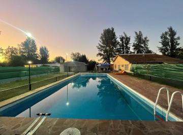 Quinta vacacional · 45m² · 1 Dormitorio · Venta Quinta 2 Amb Moreno 800 m² Piscina Quincho
