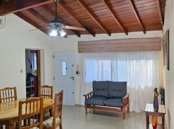 Casa · 100m² · 4 Ambientes · 1 Cochera · Casa 4 Amb. en Venta con Jardín y Cochera