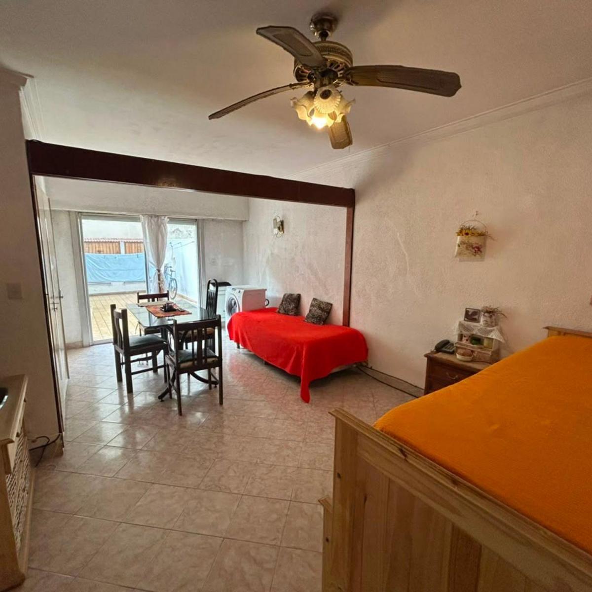 Amplio monoambiente de 35 m² cubiertos y patio — Maral 33