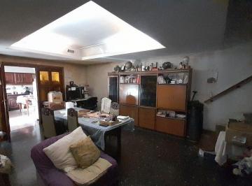 Casa · 158m² · 5 Ambientes · 2 Cocheras · Venta de Casa 5 Ambientes Lanus Centro con Cochera