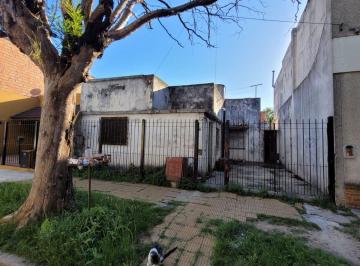 Casa · 4 Ambientes · 1 Cochera · Lote con Casa a Demoler