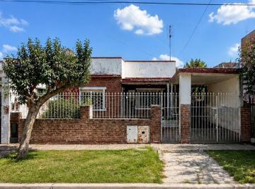 Casa · 208m² · 7 Ambientes · 2 Cocheras · Oportunidad Multifamiliar en Lote Propio de 310 m²