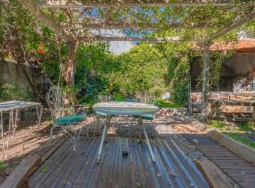 Casa · 220m² · 6 Ambientes · 1 Cochera · Venta Casa 6 Amb Villa del Parque con Jardin