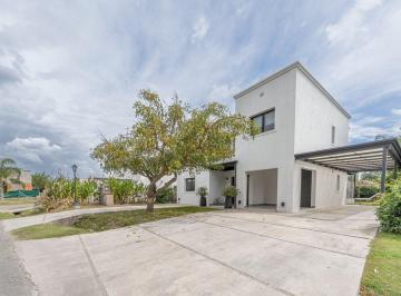 Casa · 169m² · 5 Ambientes · 1 Cochera · Casa 5 Amb con Pileta Los Arces, Pilar