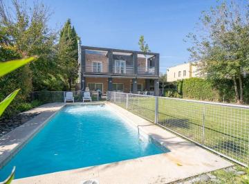 Casa · 228m² · 4 Ambientes · 1 Cochera · Venta Casa 4 Amb C/ Pileta Barrio Los Sauces Pilar
