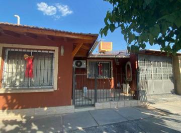 Casa · 194m² · 4 Ambientes · 1 Cochera · Venta de Casa 3 Dorm. en Beltran, Maipu