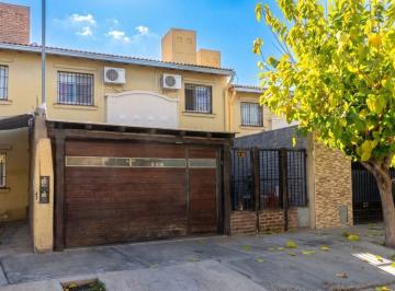 Casa · 115m² · 5 Ambientes · 2 Cocheras · Impecable Dúplex en Alto Maipú - 3 Dorm.