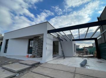 Casa · 134m² · 3 Ambientes · 2 Cocheras · Casa con Entrega en 45 Dias Bº La Quebrada - Lujan