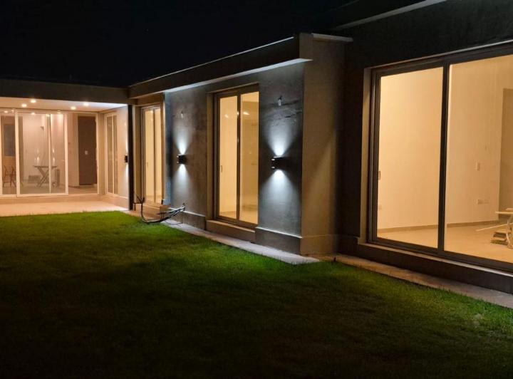 Casa · 220m² · 5 Ambientes · 2 Cocheras