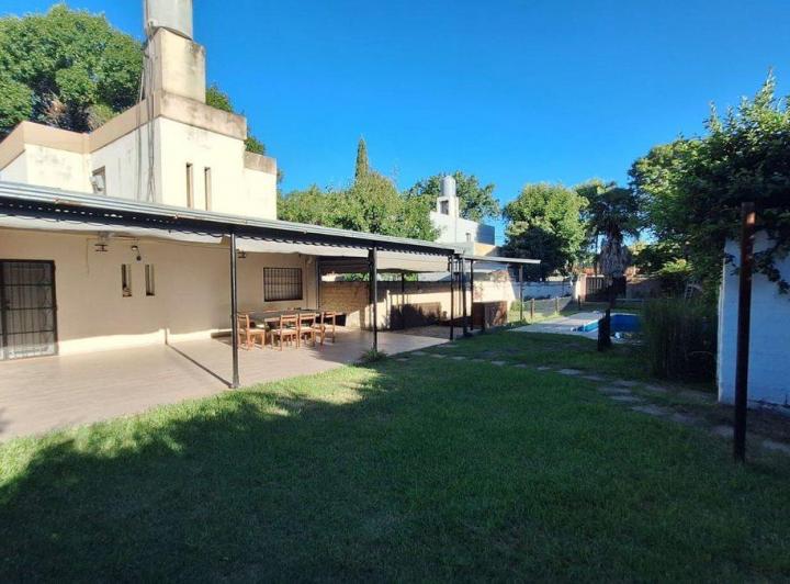 Casa · 140m² · 8 Ambientes · 1 Cochera