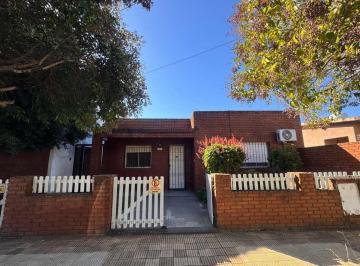 PH · 77m² · 3 Ambientes · 1 Cochera · PH en Venta Martinez, 3 Amb con Patio. Apto Cred.