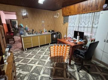 Casa · 127m² · 4 Ambientes · Venta Casa 4 Ambientes con Quincho Lavadero Lujan