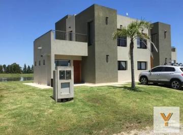 Casa · 95m² · 3 Ambientes · Casa en Venta - 2 Dorm. 2 Baños - 600 m² - Brandsen