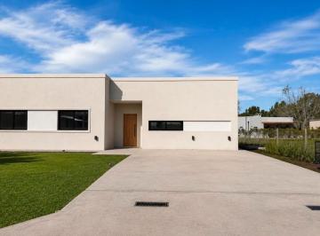 Casa · 215m² · 4 Ambientes · 4 Cocheras · Diseño, Conford y Calidad Casa en Venta Cardales Village