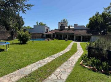 Casa · 180m² · 4 Ambientes · 1 Cochera · Casa en Solares del Norte