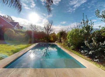 Casa · 235m² · 5 Ambientes · 1 Cochera · Casa en Alquiler Barrio Los Ombues de Hudson