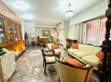 Casa · 260m² · 6 Ambientes · 2 Cocheras · Casa en Venta en La Plata