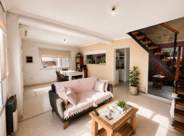 PH · 104m² · 4 Ambientes · 1 Cochera · Casa/ PH en Venta Cnel. Brandsen