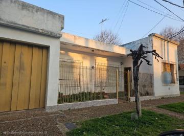 Casa · 125m² · 3 Ambientes · 1 Cochera · Casa en Venta Barrio Parque Bernal
