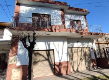 Casa · 155m² · 4 Ambientes · 2 Cocheras · Venta Casa 4 Ambientes con Cochera Doble en Bernal