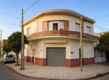 Casa · 175m² · 4 Ambientes · 1 Cochera · Oportunidad en Esquina – Casa + Local con Cochera