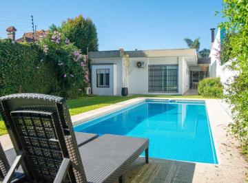 Casa · 216m² · 5 Ambientes · 1 Cochera · Venta Casa Quilmes