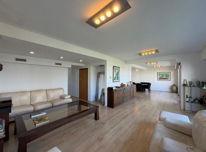 Departamento · 330m² · 5 Ambientes · 4 Cocheras