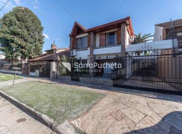 Casa · 204m² · 5 Ambientes · 3 Cocheras · Venta Casa 5 Ambientes con Amplio Playroom, Jardín y Quincho en Villa Sarmiento