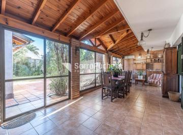 Casa · 204m² · 5 Ambientes · 3 Cocheras · Venta Casa 5 Ambientes con Amplio Playroom, Jardín y Quincho en Villa Sarmiento