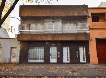 Casa · 174m² · 5 Ambientes · Venta Casa con Dos Dptos de Pasillo en Lourdes